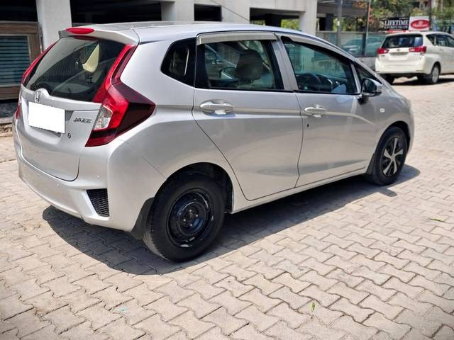 https://images10.gaadi.com/usedcar_image/4587053/original/processed_d4313d011fc9d5ef1ac5586052b0ded2.jpg?imwidth=6402