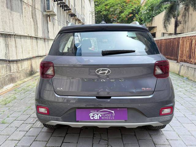https://images10.gaadi.com/usedcar_image/4587054/original/processed_8cebc73836ee40d0c231c3fc7d79ebcb.jpg?imwidth=6401