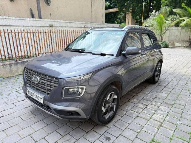 https://images10.gaadi.com/usedcar_image/4587054/original/processed_8efb0477afb529fcd645e6d6157d9338.jpg?imwidth=6402