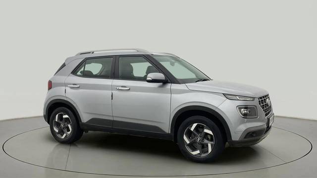 https://images10.gaadi.com/usedcar_image/4587076/original/5587ba76267f5c8185f575f745542a09.jpg?imwidth=6400
