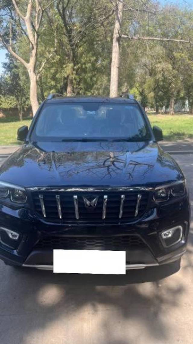 https://images10.gaadi.com/usedcar_image/4587147/original/processed_e2723102-07f1-401a-a1bb-9cc9ad629109.jpg?imwidth=6400