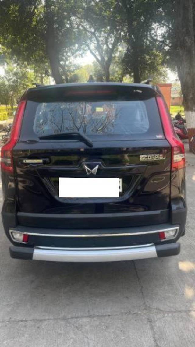 https://images10.gaadi.com/usedcar_image/4587147/original/processed_eb109d04-e613-49a2-ba70-11e975c3d853.jpg?imwidth=6401