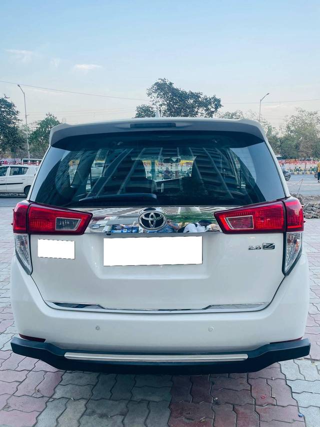 https://images10.gaadi.com/usedcar_image/4587159/original/processed_922867f0fcbd24af99f92e40d16b9643.jpg?imwidth=6402