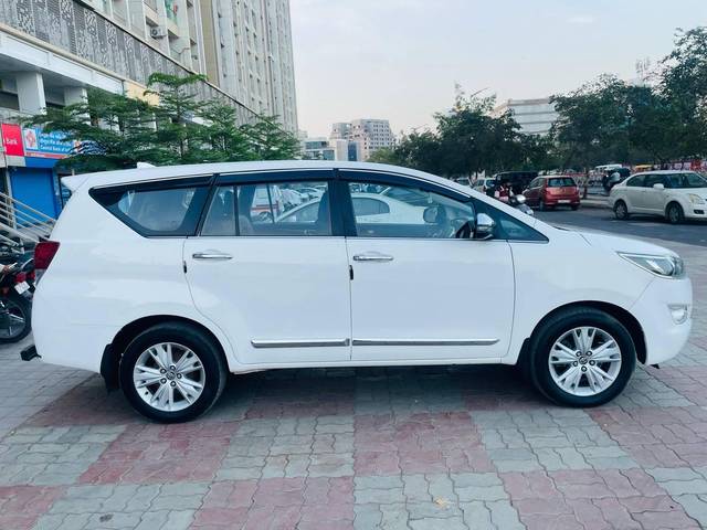 https://images10.gaadi.com/usedcar_image/4587159/original/processed_fe7571a7649a523ff6ad366665aa0235.jpg?imwidth=6401