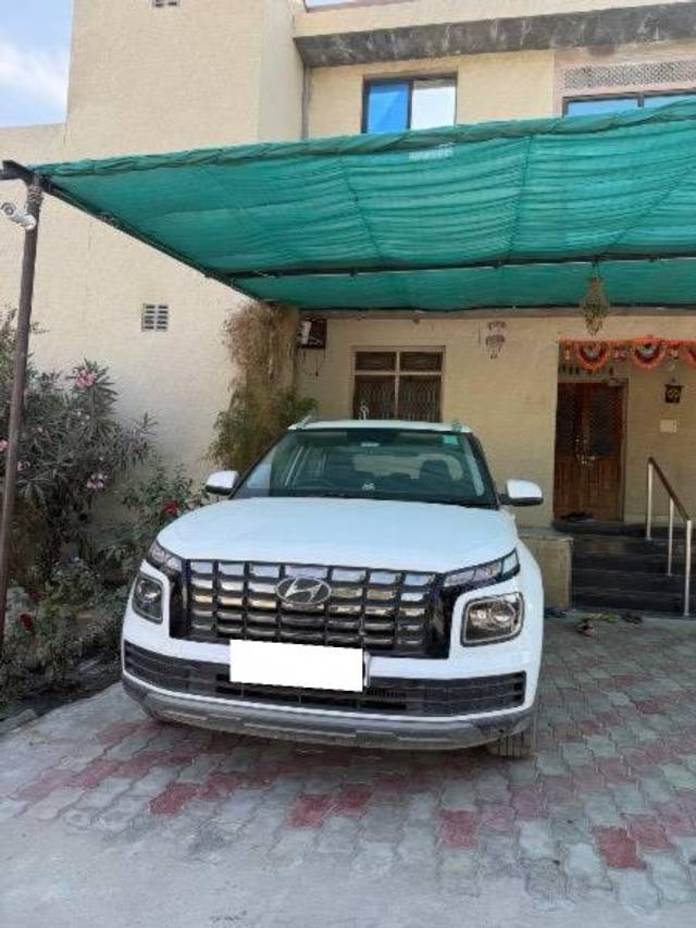 https://images10.gaadi.com/usedcar_image/4587185/original/processed_ee4cc33a-efcd-48a6-a271-dfa17b52505d.jpeg?imwidth=6400