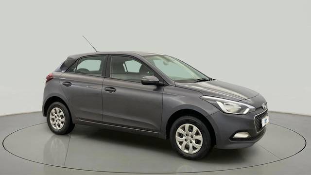 https://images10.gaadi.com/usedcar_image/4587200/original/b3d747bdb46db127173c05f278973217.jpg?imwidth=6400