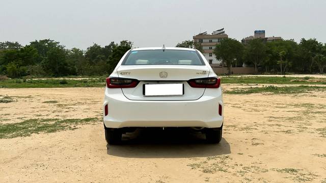 https://images10.gaadi.com/usedcar_image/4587224/original/processed_47c70dd73016e394459da846274d8c58.JPG?imwidth=6402