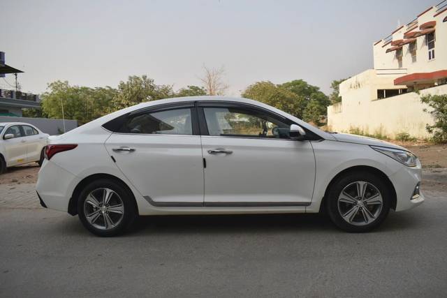 https://images10.gaadi.com/usedcar_image/4587268/original/4d52c5032b1dbe9badaec9506eda6be6.jpg?imwidth=6401