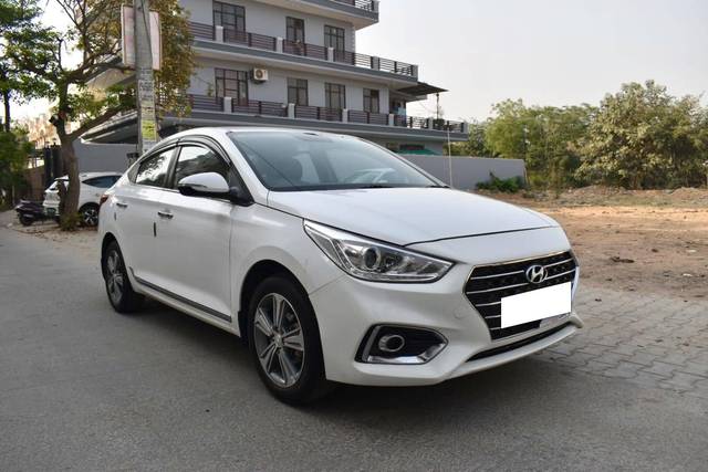 https://images10.gaadi.com/usedcar_image/4587268/original/processed_3fc0349e7fcf0a092269a1b14e77449e.jpg?imwidth=6400
