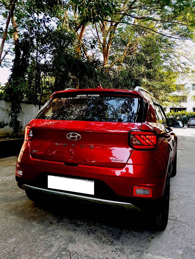 https://images10.gaadi.com/usedcar_image/4587277/original/processed_b67132e0c421fe604f6ac0a0c86c7379.jpg?imwidth=6402