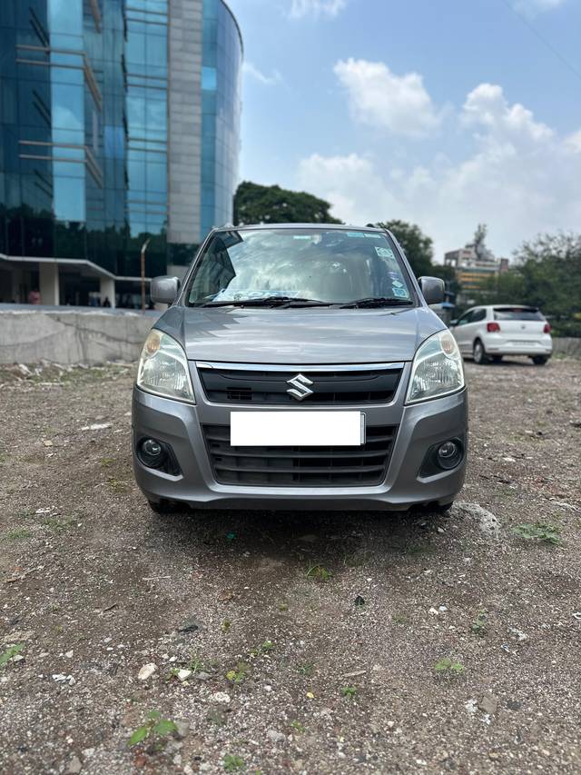 https://images10.gaadi.com/usedcar_image/4587289/original/processed_e470e1be-4ac8-4db1-ab9c-41ab056aeddc.jpg?imwidth=6400