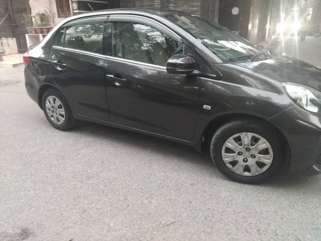 https://images10.gaadi.com/usedcar_image/4587376/original/0e1538c3691e80d9c220a94ca5fa91b4.jpg?imwidth=6400