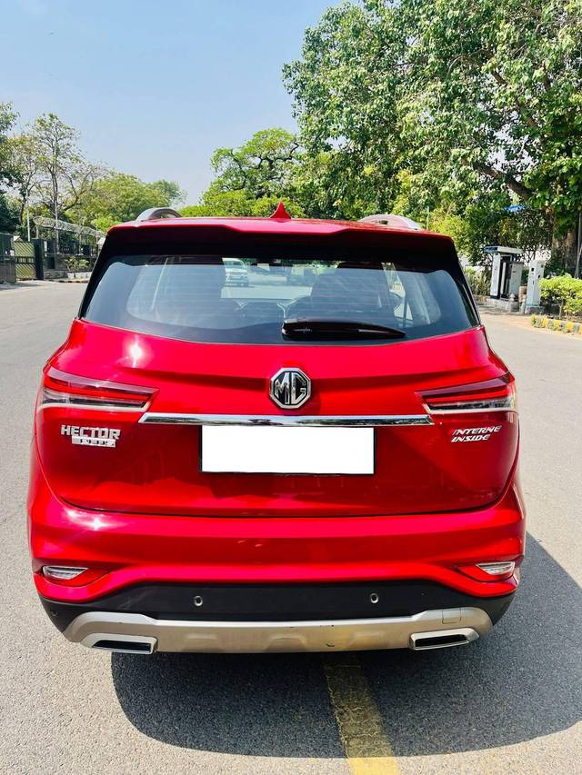 https://images10.gaadi.com/usedcar_image/4587389/original/processed_eefff37db5aecf0dd2f73680623caf4c.jpg?imwidth=6402