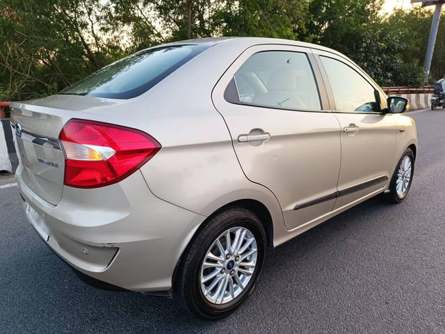 https://images10.gaadi.com/usedcar_image/4587403/original/processed_c39786088c5524fc05c9bd5695adf147.jpg?imwidth=6402