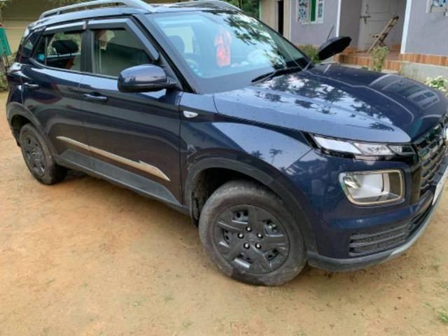 https://images10.gaadi.com/usedcar_image/4587425/original/processed_f9ef84dc-03f3-41e5-801e-b11b689fc965.jpeg?imwidth=6400