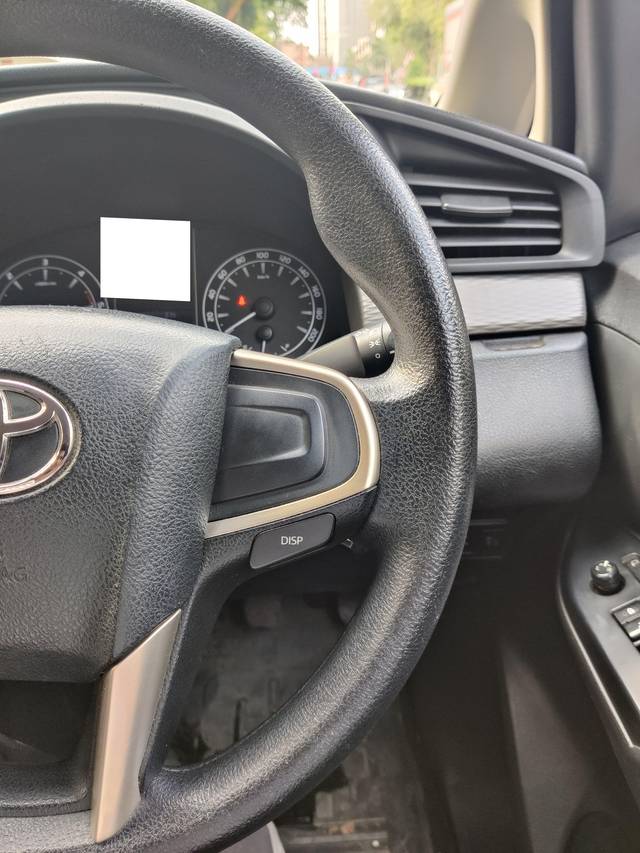 https://images10.gaadi.com/usedcar_image/4587437/original/processed_2b4cabbc47260bed14da9259b2caa38a.jpg?imwidth=6401