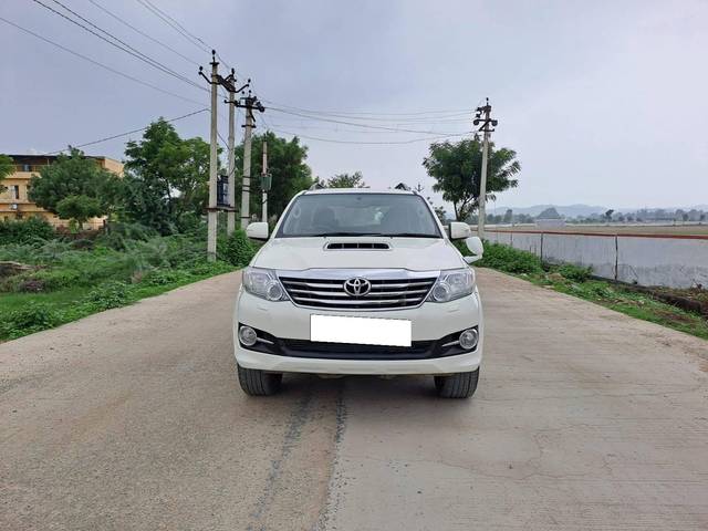 https://images10.gaadi.com/usedcar_image/4587439/original/processed_37f99ba9-b7b0-43c8-a4bc-61d441e44294.jpg?imwidth=6400