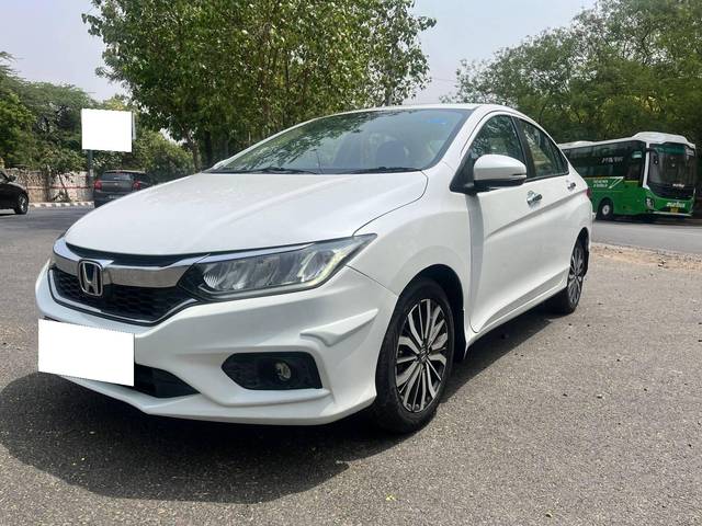 https://images10.gaadi.com/usedcar_image/4587453/original/processed_a5c3bf3554579cb7a8a2d2494fc49982.jpg?imwidth=6400