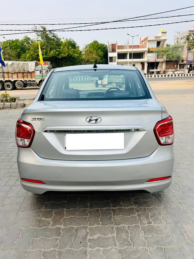 https://images10.gaadi.com/usedcar_image/4587461/original/processed_dd1d721f2f65e92bbc5bbcd7944b25c9.jpg?imwidth=6401