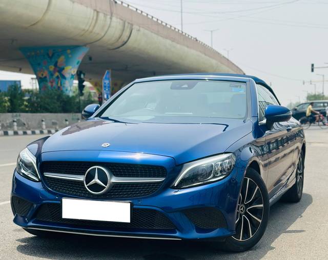 https://images10.gaadi.com/usedcar_image/4587471/original/processed_d519b3e095eb96c455e5e41f05c4f45d.jpg?imwidth=6402