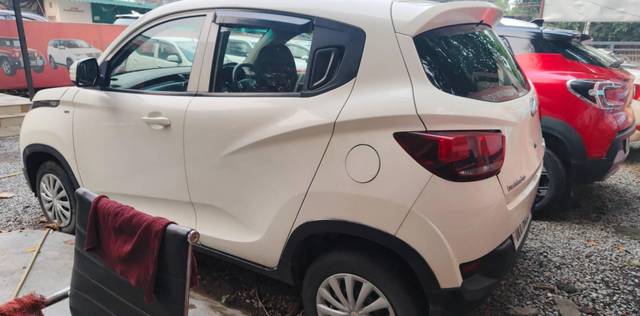 https://images10.gaadi.com/usedcar_image/4587511/original/processed_99e49a9b2296c03f39cb916930aa1d82.jpg?imwidth=6402