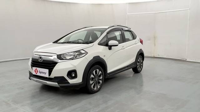https://images10.gaadi.com/usedcar_image/4587540/original/e9e01bcc326ae38112abc4ec463cf16d.JPG?imwidth=6400