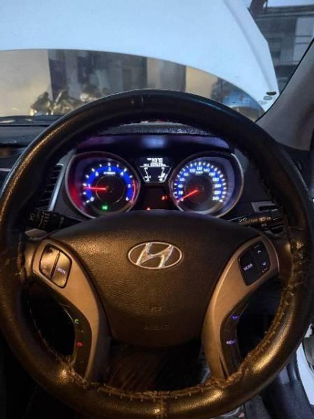 https://images10.gaadi.com/usedcar_image/4587570/original/processed_processed_e9f6d1e9-c1a4-459a-8720-7a0d4bade9d1.jpg?imwidth=6402