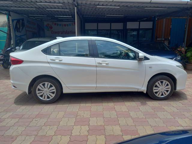https://images10.gaadi.com/usedcar_image/4587583/original/processed_a77c1422710d3859f71b5a659100ed8e.jpeg?imwidth=6401
