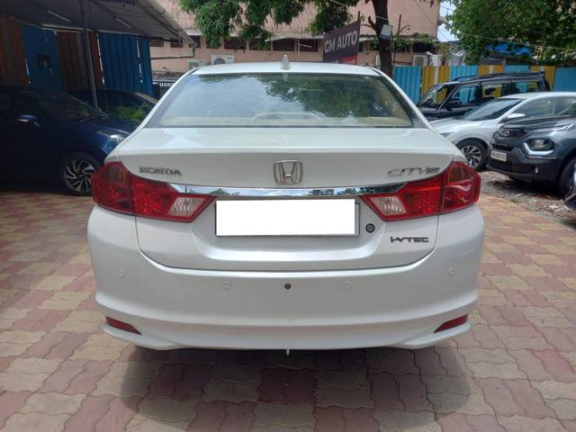 https://images10.gaadi.com/usedcar_image/4587583/original/processed_cb5be5369bf7ce39256aca482b65b24f.jpeg?imwidth=6402