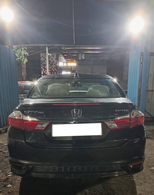 https://images10.gaadi.com/usedcar_image/4587586/original/processed_22b6f0f3c498e02908c8335bed6a7212.jpg?imwidth=6402