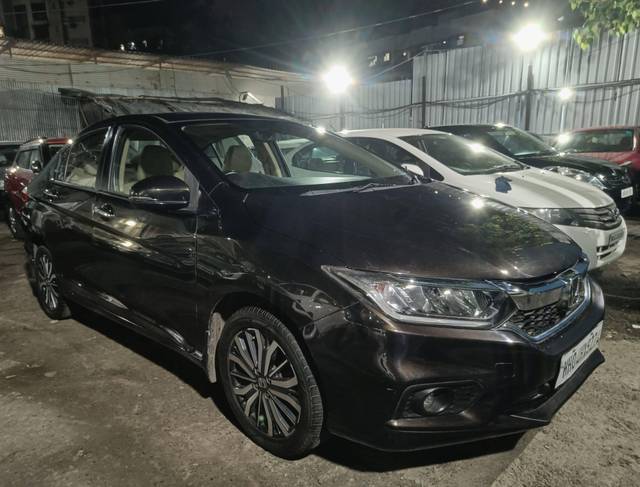 https://images10.gaadi.com/usedcar_image/4587586/original/processed_aef1a290266813037f41f0f8b51f52ee.jpg?imwidth=6400