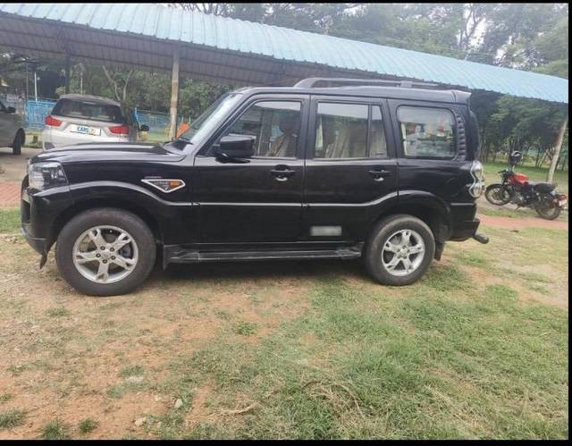 https://images10.gaadi.com/usedcar_image/4587614/original/processed_f6d8ba5b-a9b8-4731-aff3-8eb238225f6c.jpeg?imwidth=6402