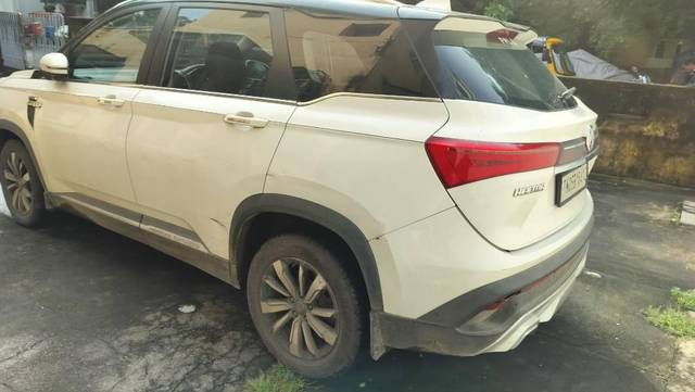 https://images10.gaadi.com/usedcar_image/4587643/original/processed_9dfb9187-d0cf-4efb-a9f1-7001829b9292.jpg?imwidth=6401