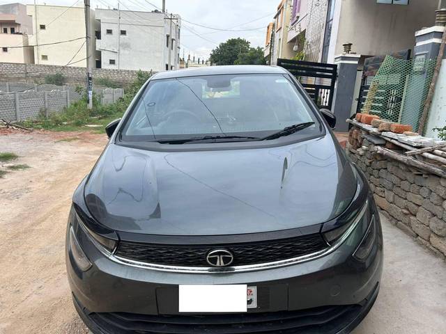 https://images10.gaadi.com/usedcar_image/4587663/original/processed_8261788229b87d8ca213f160bbbb46ae.jpeg?imwidth=6401