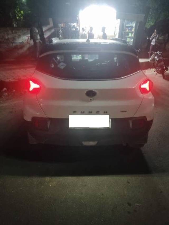 https://images10.gaadi.com/usedcar_image/4587686/original/processed_2c0f348f-0abd-401c-95b1-5189a0352480.jpg?imwidth=6402