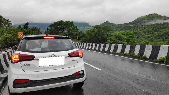 https://images10.gaadi.com/usedcar_image/4587701/original/processed_ea05316c-e712-4c69-8d88-e3e607fcc218.jpg?imwidth=6400