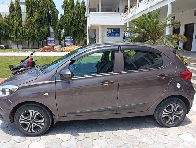 https://images10.gaadi.com/usedcar_image/4587724/original/processed_5a4b072c-cf4d-435a-a0fe-ac8a64e78e39.jpg?imwidth=6401