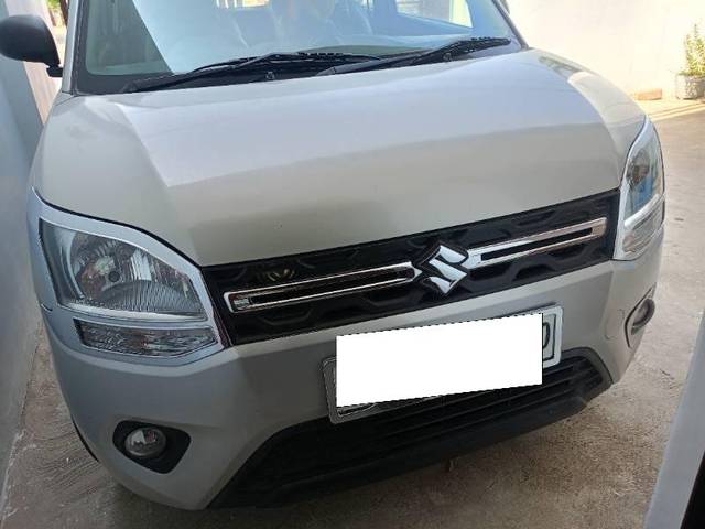 https://images10.gaadi.com/usedcar_image/4587730/original/processed_b75554ff-4ae8-4bb8-8b8e-f7c049d9ff1d.jpg?imwidth=6401