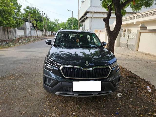 https://images10.gaadi.com/usedcar_image/4587755/original/processed_c1e5db34-bfe2-49ce-b81f-c0e88446689e.jpg?imwidth=6400