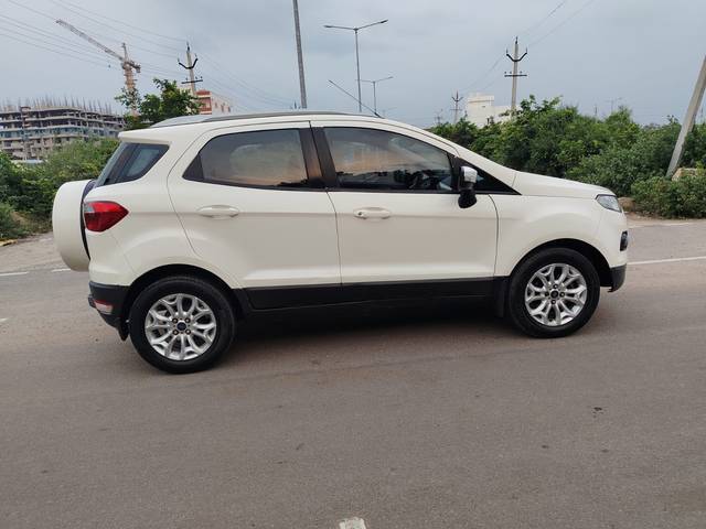 https://images10.gaadi.com/usedcar_image/4587756/original/cf6c5d9de874008227e3bd1611a29854.jpg?imwidth=6401