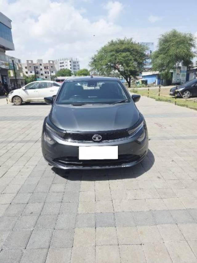 https://images10.gaadi.com/usedcar_image/4587769/original/processed_e3ec672d-6c75-4a48-acea-635ec1688e99.jpg?imwidth=6400