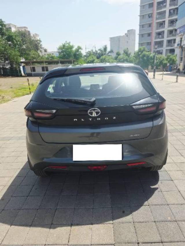 https://images10.gaadi.com/usedcar_image/4587769/original/processed_f612190c-ba2a-45ca-8f1b-874459c2003d.jpg?imwidth=6401