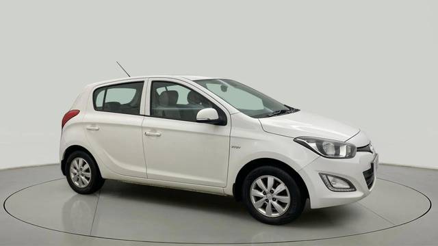 https://images10.gaadi.com/usedcar_image/4587778/original/83c5a3e5a137a2752ffd54a8b3fe3e91.jpg?imwidth=6400