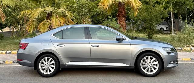 https://images10.gaadi.com/usedcar_image/4587781/original/c79150cc9f2a8b632c3369dad367afac.jpeg?imwidth=6401