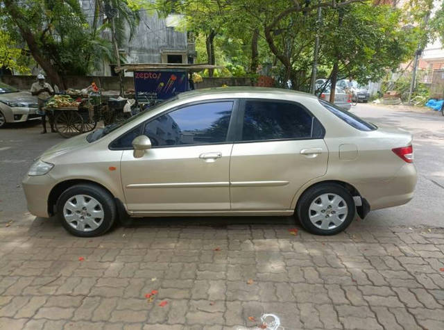 https://images10.gaadi.com/usedcar_image/4587827/original/processed_10286bde-fd4e-400d-ae36-9dff023d8b88.png?imwidth=6400