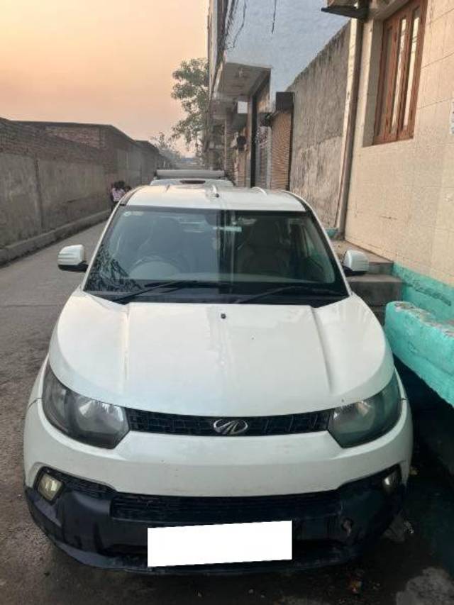 https://images10.gaadi.com/usedcar_image/4587828/original/processed_5129bd2e-7445-4c28-b1bf-3af86f73650e.jpg?imwidth=6402
