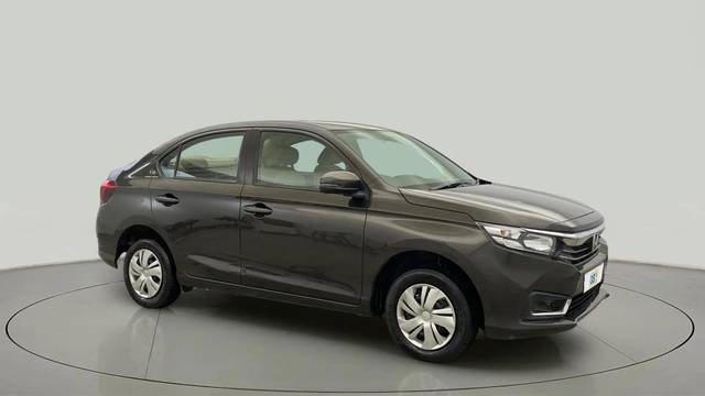 https://images10.gaadi.com/usedcar_image/4587841/original/7a72b719f009dcedf642bce1abb578c2.jpg?imwidth=6400