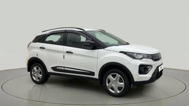 https://images10.gaadi.com/usedcar_image/4587862/original/59ce7ac087bfac2d1bfa18f4ec4e8c7e.jpg?imwidth=6400