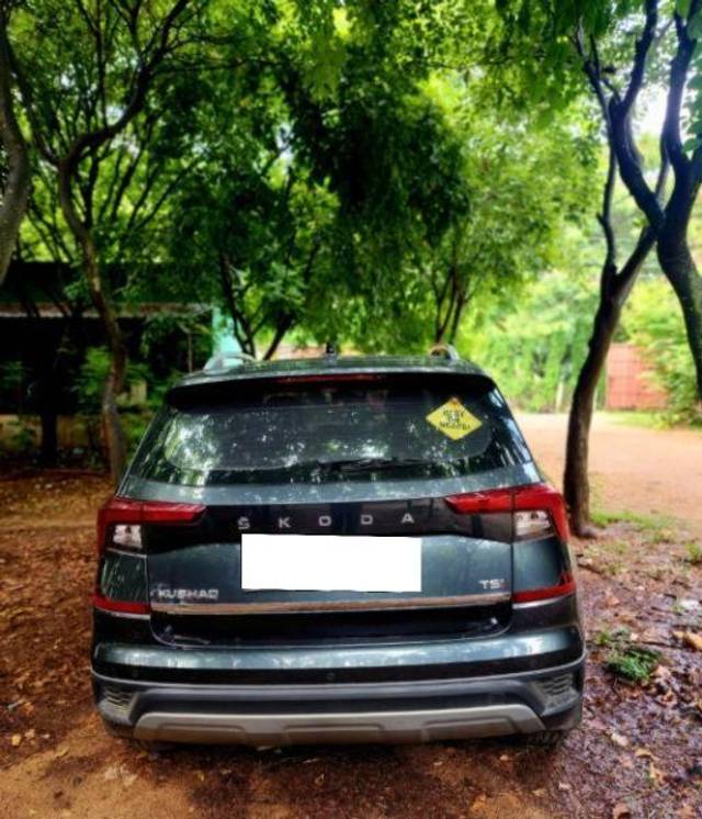 https://images10.gaadi.com/usedcar_image/4587877/original/processed_0fb92ca3-c5f5-4d6f-adaa-de7aee8e49d1.jpg?imwidth=6402