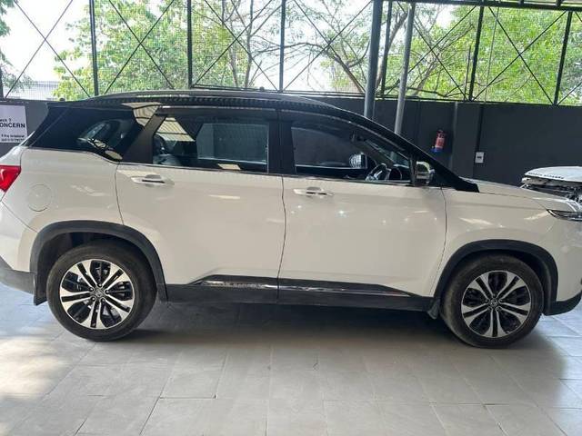 https://images10.gaadi.com/usedcar_image/4587881/original/processed_e8f1ba1e-75ad-41ea-9ecc-63d2e0c94f5d.jpg?imwidth=6400